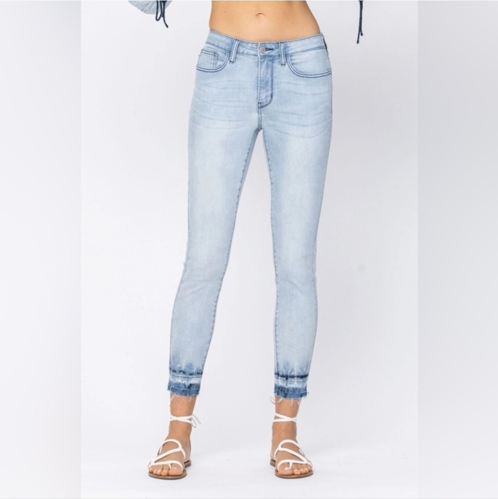 Judy Blue Skinny Fit Lightwash Stretch Women's Size 7/28  Tye Dye Raw Hem,Frayed